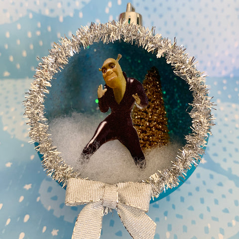 Material Gworl Ornament